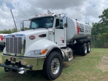 2021 Peterbilt 348